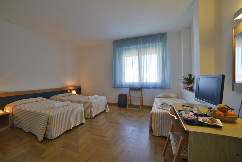 Hotel Mistral Oristano Extérieur photo